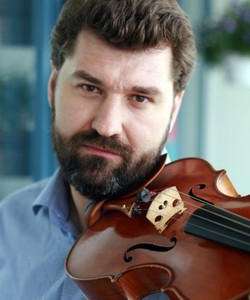 Олег Ларионов, Гитарист